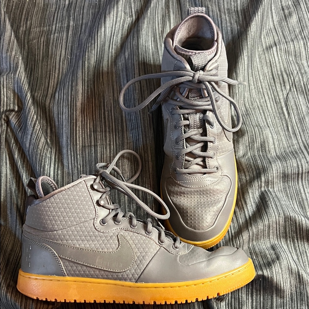 Nike Court Borough Mid Winter sneakers. Size 9.5.